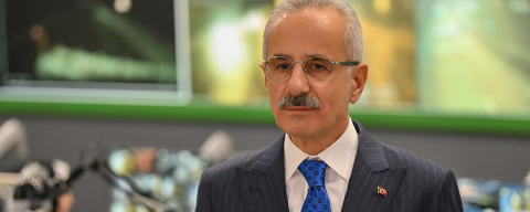 Bakan Uraloğlu: Karadeniz'de petrol tankerinin İDA ile vurulduğunu düşünüyoruz