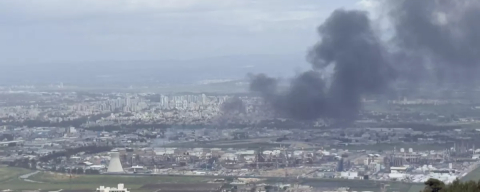 İsrail'e eş zamanlı misilleme! Hayfa'daki petrol rafinerisinden dumanlar yükseliyor