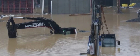 İstanbul’da taşan dere Şile yolunu kapattı