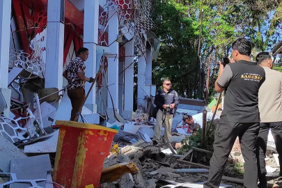 Endonezya açıklarında 7,4 büyüklüğünde deprem!