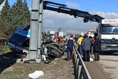 Ankara'da özel halk otobüsü üst geçide çarptı: 5 kişi hayatını kaybetti