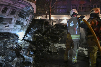 Oto galeride kundaklama şüphesi! 100 milyon değerindeki 15 araç küle döndü