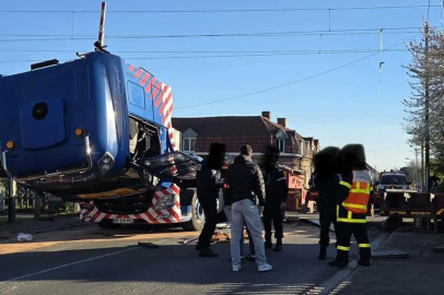 Fransa'da yüksek hızlı tren ve kamyonun çarpıştığı kazada makinist öldü, 13 yolcu yaralandı