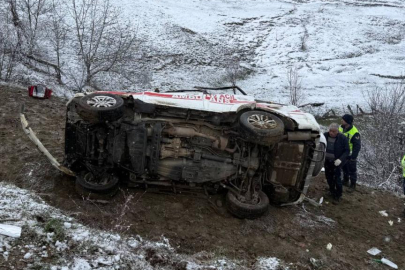 Artvin'de ambulans uçuruma devrildi: 1 ölü, 4 yaralı
