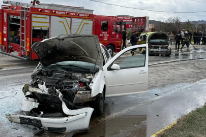Sivas'ta taksi ile otomobil çarpıştı: 4'ü futbolcu 6 kişi yaralandı