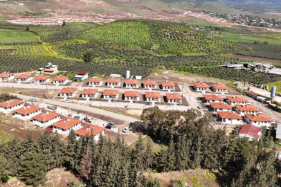 Hatay'da 28 köy evi depremzedelere teslim edildi