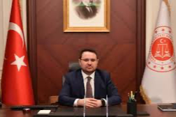 Bakan Gürlek: "Hukukta valiye belediye başkanına bakılmaz"