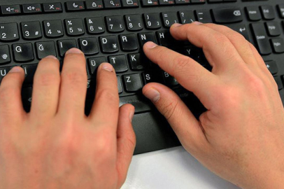 Meta yapay zeka eğitimi için çalışanlarının klavye ve fare hareketlerini takip edecek