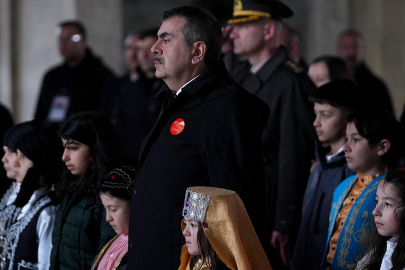 Bakan Tekin’den Anıtkabir’de 23 Nisan mesajı