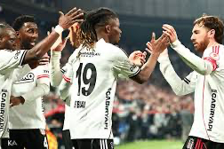 Beşiktaş Alanyaspor karşısında yarı final biletini aldı