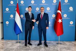 Türkiye Hollanda hattında NATO zirvesi gündemi