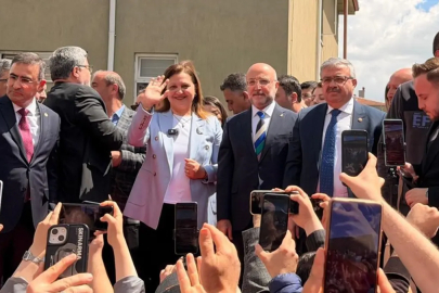 AK Parti'ye geçen Burcu Köksal coşkuyla karşılandı