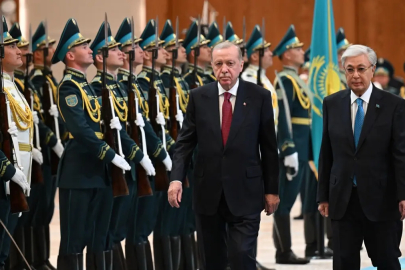 Cumhurbaşkanı Erdoğan Kazakistan'da resmi törenle karşılandı
