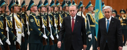 Cumhurbaşkanı Erdoğan Kazakistan'da resmi törenle karşılandı