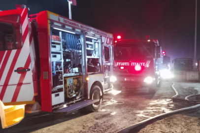 İstanbul'da menteşe üretimi yapılan fabrikada yangın