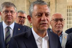 Bayram namazı sonrası Özgür Özel’den 'yeni parti' iddialarına yanıt