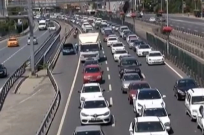 Bayram yolunda trafik çilesi: Araç kuyruğu 22 kilometre