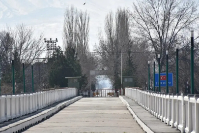 Akyaka Kapısı'nda 33 yıllık kilit açıldı! Türkiye-Ermenistan sınırında tarihi geçiş