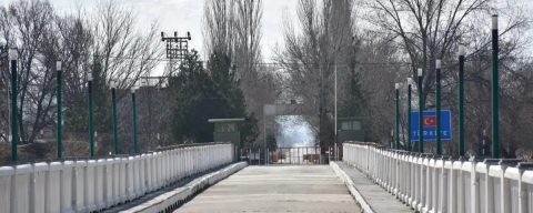 Akyaka Kapısı'nda 33 yıllık kilit açıldı! Türkiye-Ermenistan sınırında tarihi geçiş