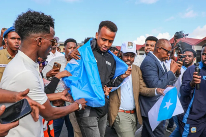 ABD'ye girişi reddedilmişti! Afrika'nın en iyi hakemine coşkulu karşılama