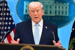 Trump Hürmüz geçişlerinin yeniden başladığını duyurdu