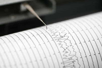 Endonezya'da 6,7 büyüklüğünde deprem