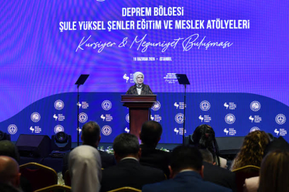 Emine Erdoğan, deprem bölgesi kursiyerlerinin mezuniyet programına katıldı