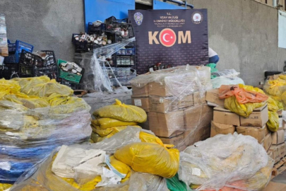 Uşak'ta son kullanma tarihi geçmiş 29 ton çikolata ele geçirildi