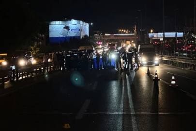 Bakırköy'de E5'te feci olay: Yerde metrelerce sürüklendi