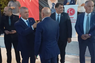 İzmir'de MHP'ye katılan 350 kişiye rozet takıldı