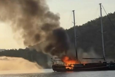 Göcek'te yanan tekne battı