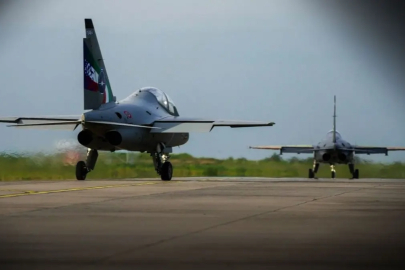 KIZILELMA ve M-346'dan nefes kesen ortak uçuş