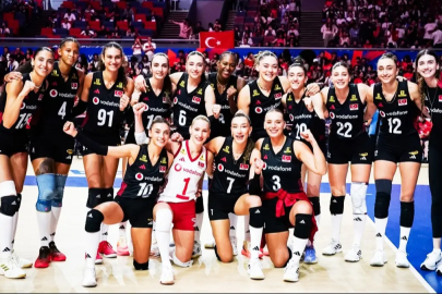 Milletler Ligi'nde yarı finaldeyiz! Filenin Sultanları Kanada'yı devirdi