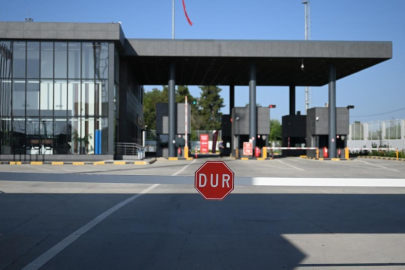 Komşuda grev krizi! 2 sınıf kapısında geçişler durduruldu