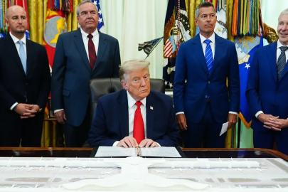 Trump'a anket darbesi! Resmen çakıldı
