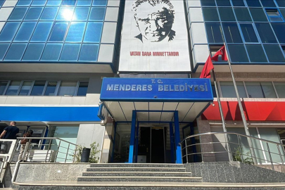 Menderes Belediyesine operasyon: 13 gözaltı