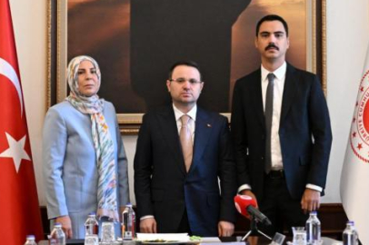 Bakan Gürlek, Muhsin Yazıcıoğlu'nun ailesini kabul etti
