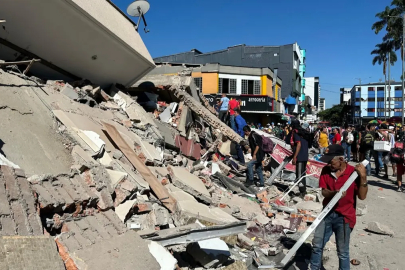 Kolombiya'da 7,4'lük deprem felaketi: Can kaybı sayısı artıyor
