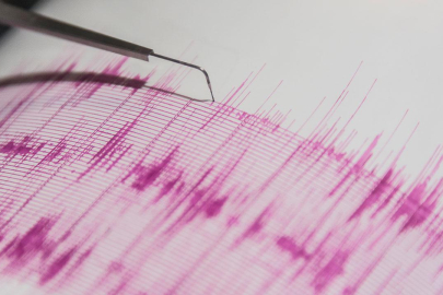 Endonezya'da 7,7 büyüklüğünde deprem