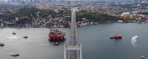 İstanbul Boğazı'nda gemi trafiği çift yönlü durduruldu