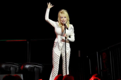 Müzik dünyasının efsane ismi Dolly Parton yaşamını yitirdi