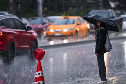 Hava değişiyor: Sıcaklıklar düşecek, sağanak geliyor
