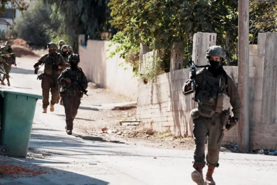 İşgalci İsrail Suriye'yi hedef aldı! Köylere baskın