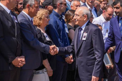 Kılıçdaroğlu ve Özel arasında cenazede dikkat çeken an