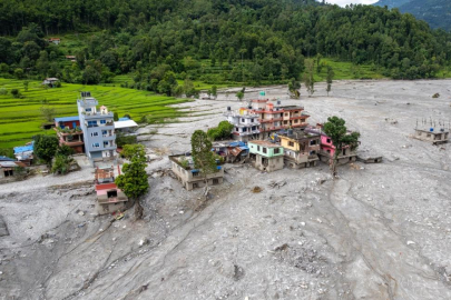 Nepal'deki selin ardından tünelde 9 gün mahsur kalan 2 işçi kurtarıldı