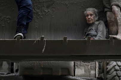 Nepal'deki sel felaketinde hayatını kaybedenlerin sayısı 1355'e çıktı