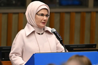 Emine Erdoğan'dan dijital dünya için kritik çağrı: Çocuğun güvenliği hepimizin sorumluluğu