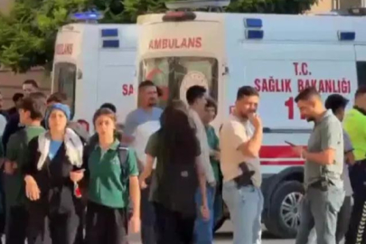 Okul önünde silahlı saldırı! Yaralı öğrenciler var! Saldırgan yakalandı