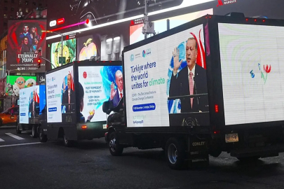 Times Meydanı'nda Türkiye rüzgarı! Cumhurbaşkanı Erdoğan'ın mesajları dev ekranlarda