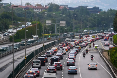 İstanbul'da trafik resmen kilit! Yağmur Megakent'i resmen esir aldı